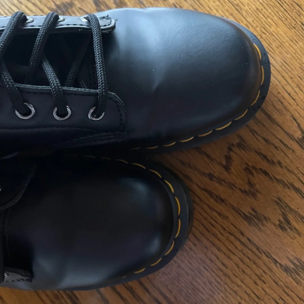 Doc Marten 1460 boots size 9 - Picture 2 of 4